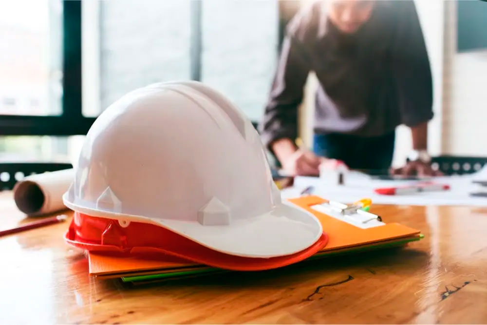 Contractor who leaves his helmet on the workbench because he knows the advantages of the small contractor business
